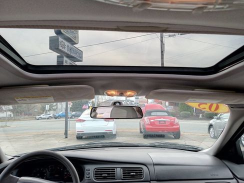 Used 2005 Ford Taurus SE image 9