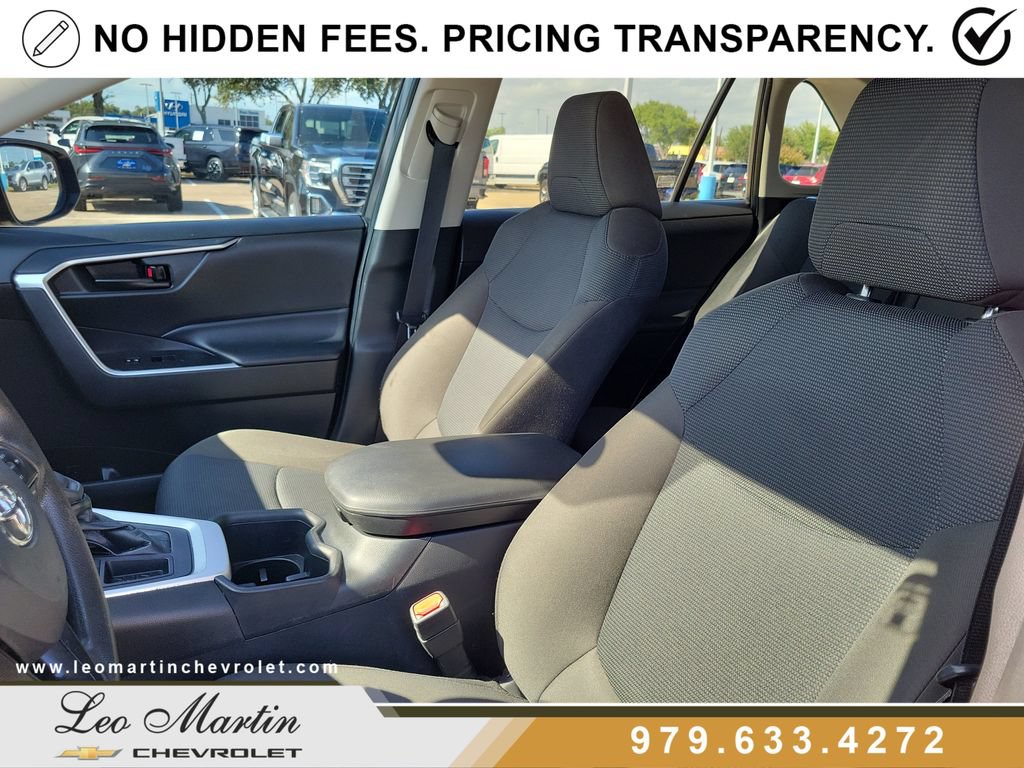 Used 2022 Toyota RAV4 LE FWD image 13