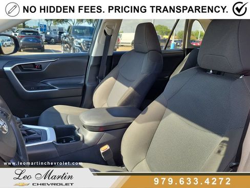 Used 2022 Toyota RAV4 LE FWD image 13