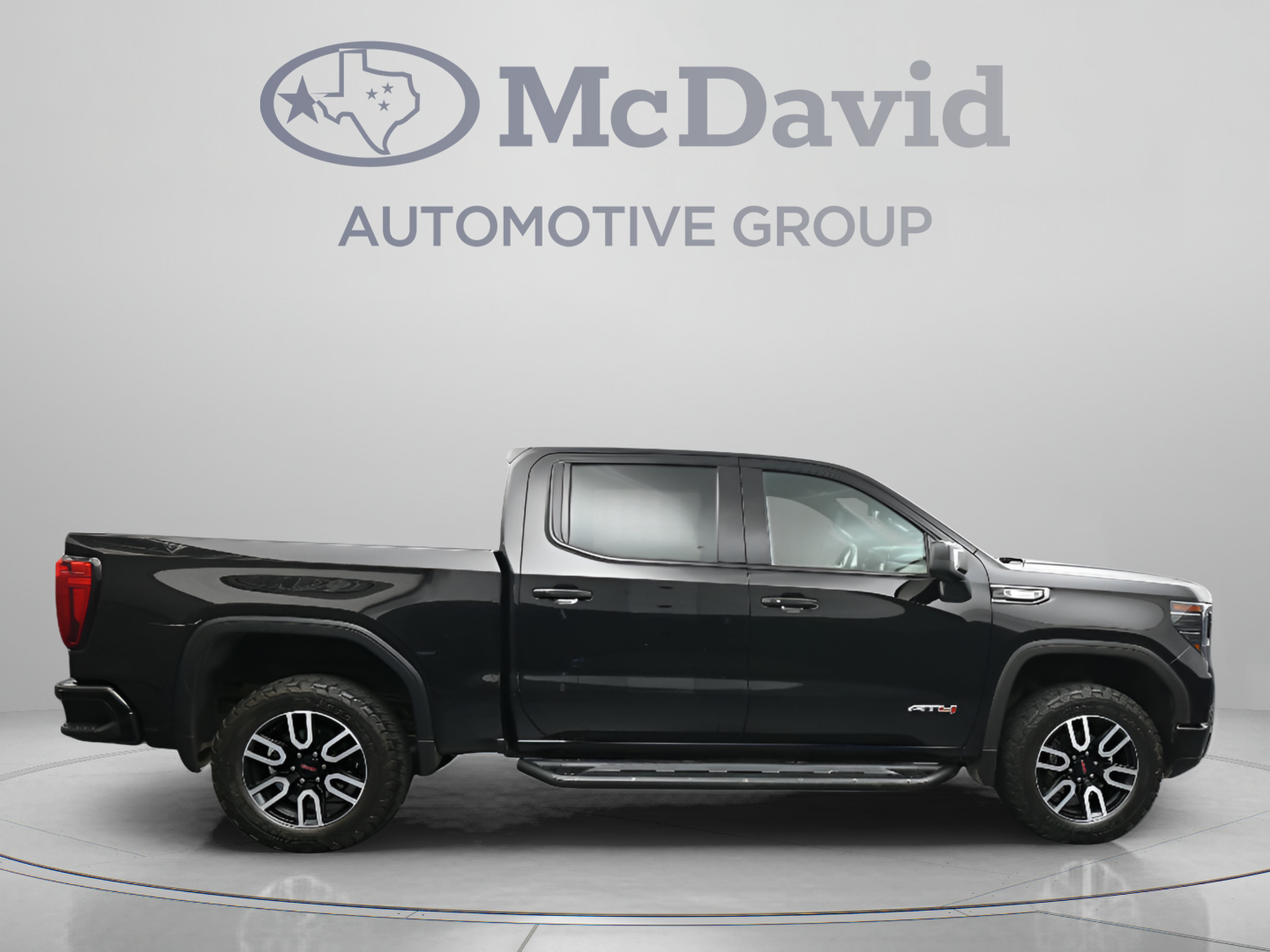 Used 2024 GMC Sierra 1500 AT4 w/ Technology Package AWD/4WD image 9