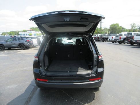 Used 2024 Jeep Grand Cherokee Limited w/ Black Appearance Package AWD/4WD image 8