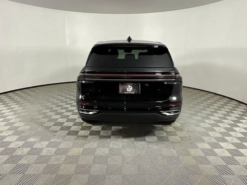 Used 2025 Lincoln Nautilus Premier image 8