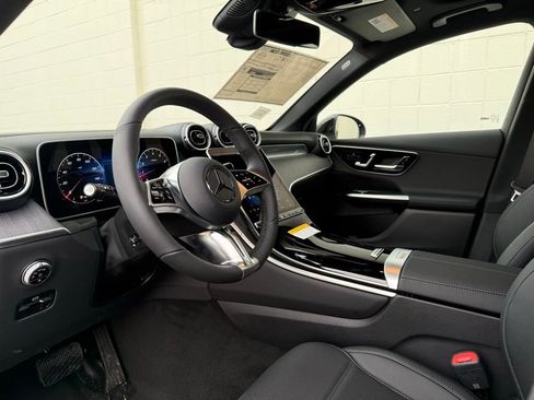 Used 2026 Mercedes-Benz GLC 300 4MATIC image 4