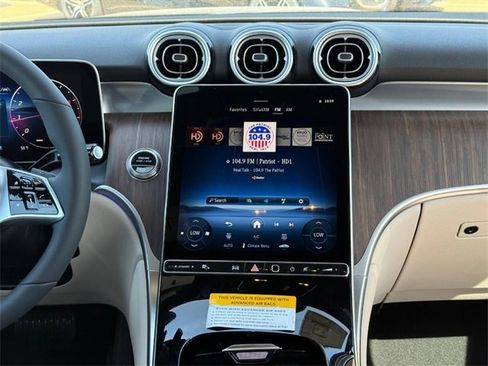 Used 2025 Mercedes-Benz GLC 300 GLC 300 image 10