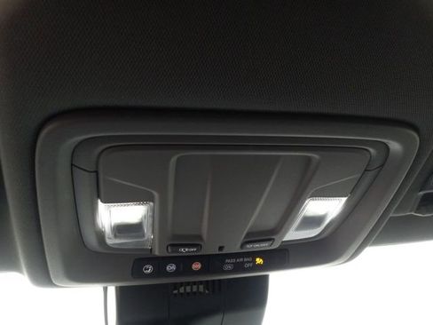 Used 2025 GMC Sierra 1500 Elevation image 25