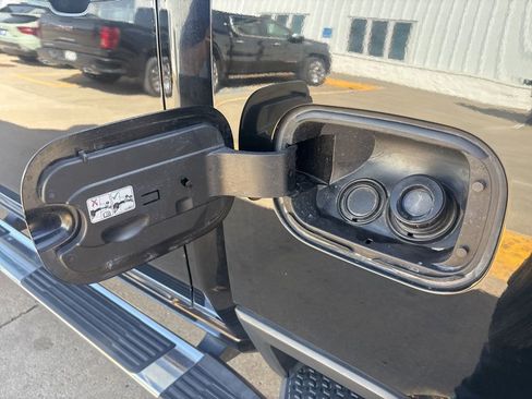 Used 2022 GMC Sierra 2500 SLT image 13