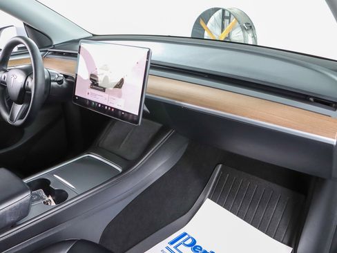 Used 2023 Tesla Model Y Performance image 25