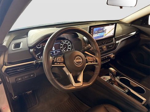 Used 2024 Nissan Altima 2.5 SR w/ SR Premium Package image 9