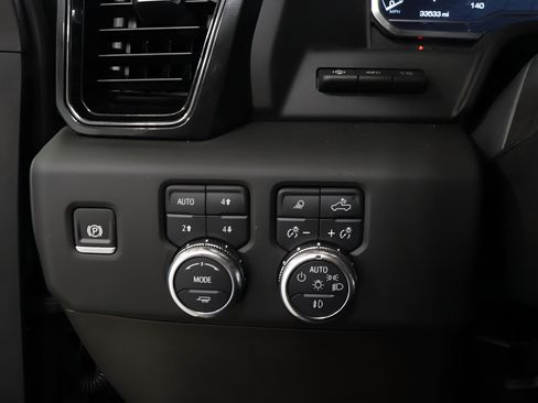 Used 2025 GMC Sierra 2500 AT4 w/ Technology Package AWD/4WD image 19