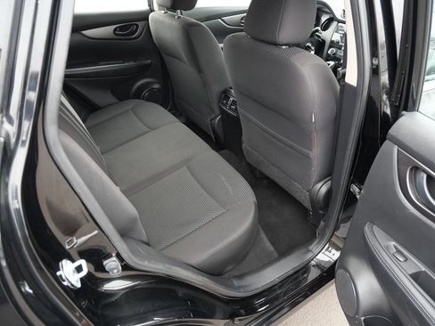 Used 2018 Nissan Rogue Sport S image 23