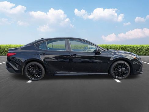 Certified 2025 Toyota Camry SE FWD image 3