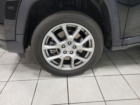 Used 2023 Jeep Compass Latitude image 41