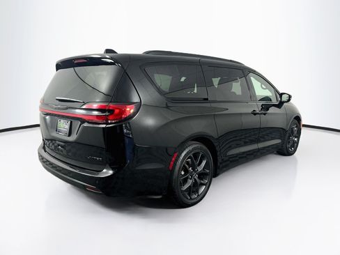 Used 2025 Chrysler Pacifica Limited FWD image 9