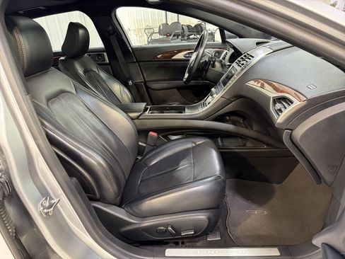 Used 2020 Lincoln MKZ Reserve image 12