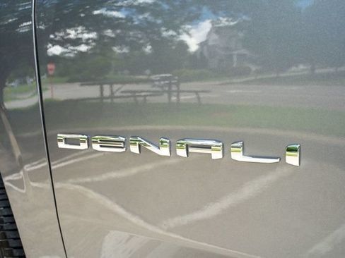 Used 2021 GMC Yukon Denali AWD/4WD image 15