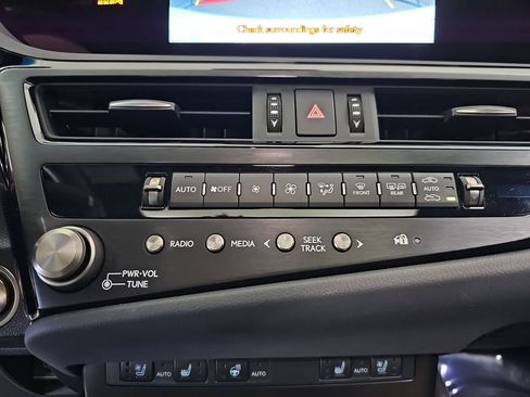 Certified 2025 Lexus ES 300h w/ Premium Package image 26