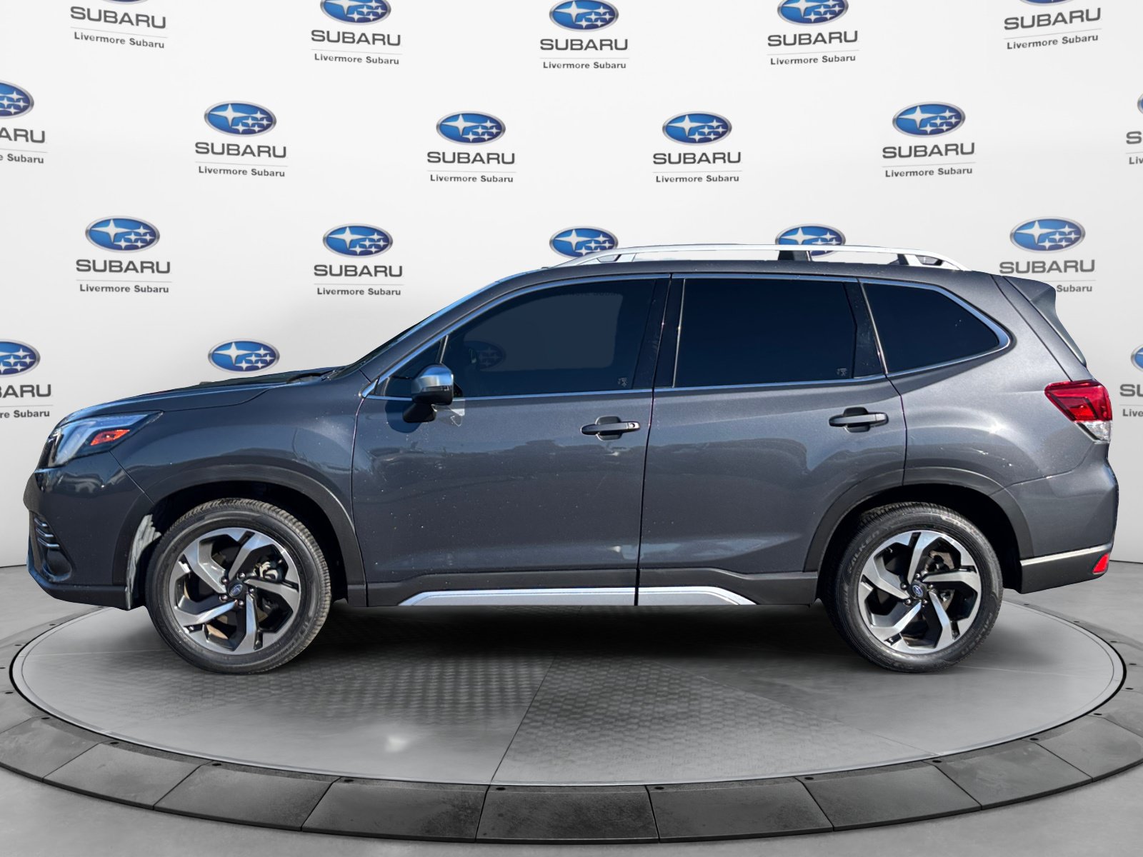 Used 2022 Subaru Forester Touring AWD/4WD image 4