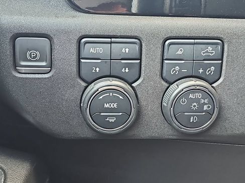 Used 2024 Chevrolet Silverado 2500 LTZ w/ LTZ Plus Package AWD/4WD image 19