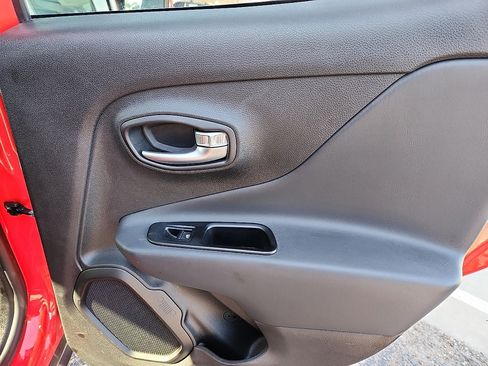 Used 2022 Jeep Renegade Latitude w/ Convenience Group image 10