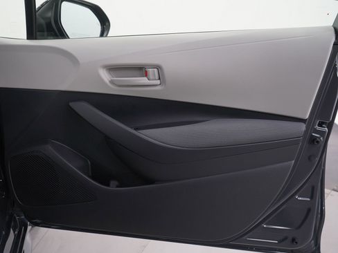 Used 2025 Toyota Corolla LE image 9