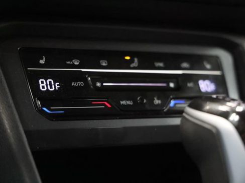 Used 2022 Volkswagen Tiguan SE image 25