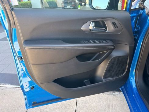 New 2026 Chrysler Pacifica Select FWD image 29