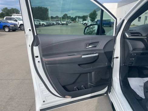 Used 2021 Toyota Sienna XSE FWD image 20