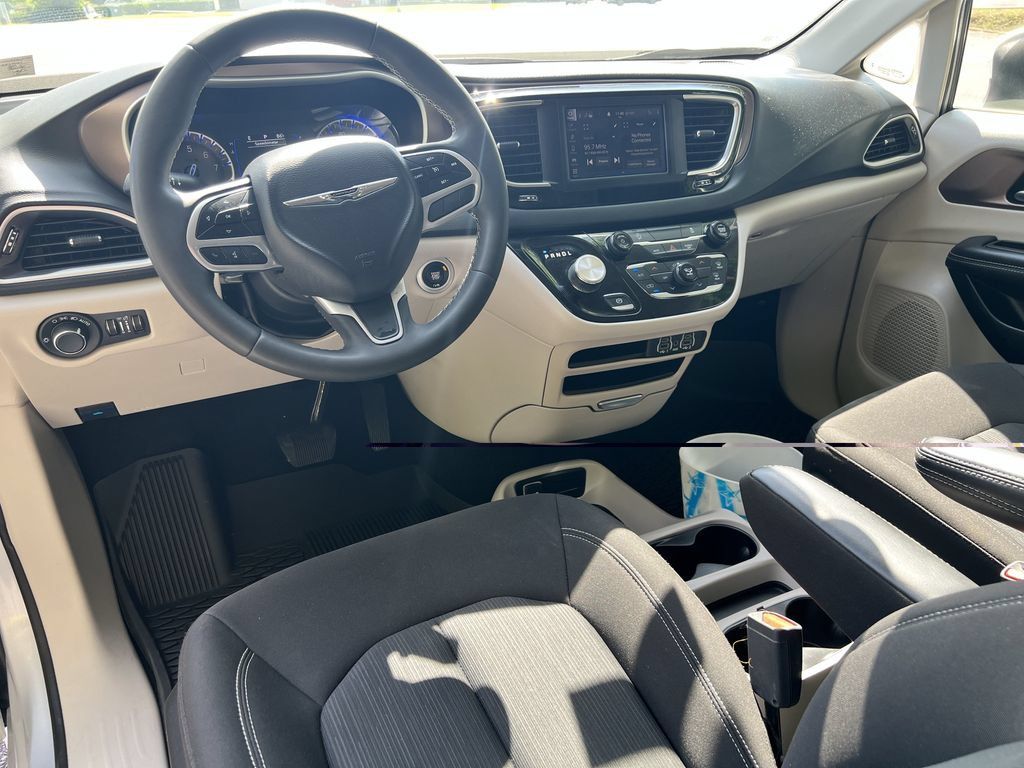 Used 2023 Chrysler Voyager LX FWD image 19