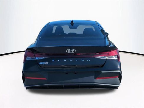 New 2026 Hyundai Elantra SE FWD image 6