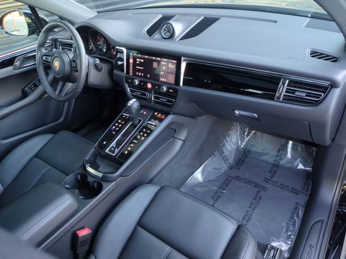 Certified 2026 Porsche Macan image 27
