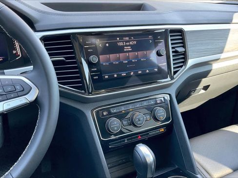 Certified 2023 Volkswagen Atlas SE image 7