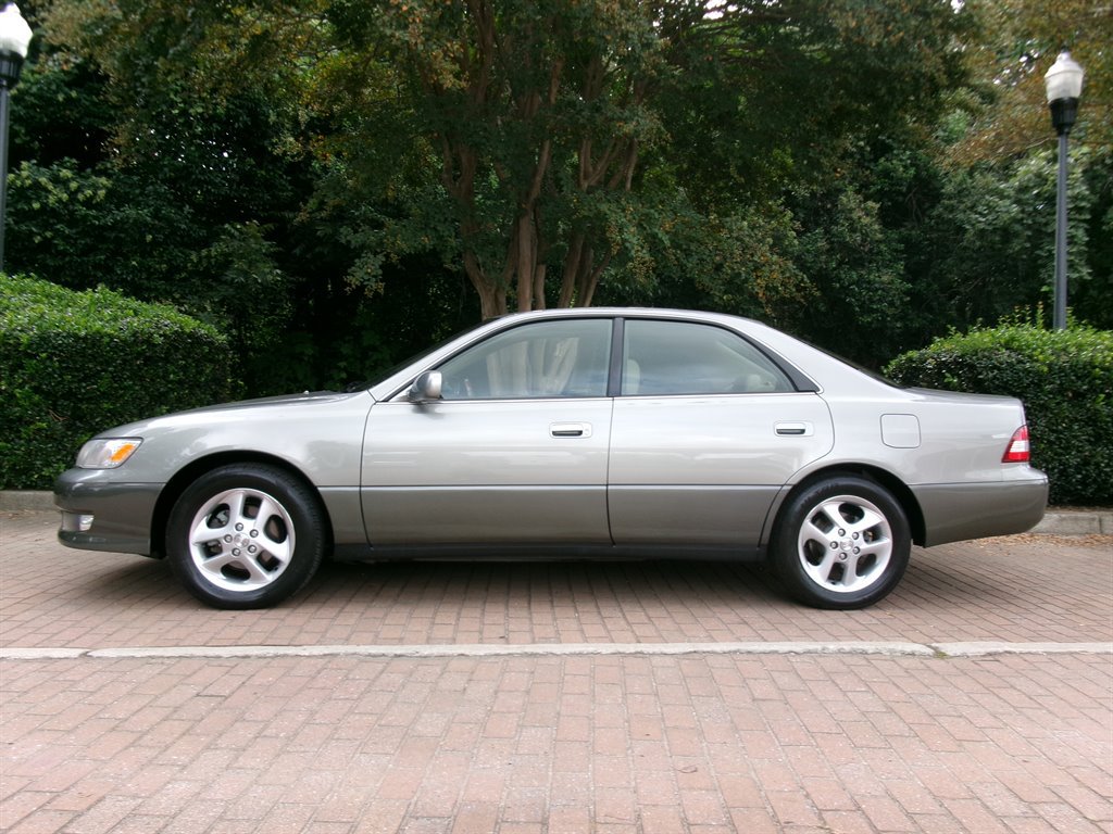 Used 2001 Lexus ES 330 w/ Lexus Value Pkg FWD image 5