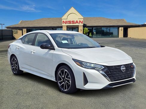 Used 2025 Nissan Sentra SR w/ SR Premium Package FWD image 1
