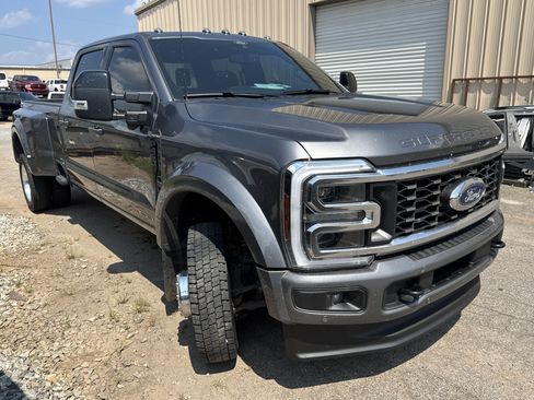 Certified 2025 Ford F450 Platinum w/ FX4 Off-Road Package AWD/4WD image 3