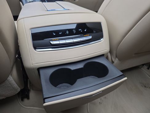 Used 2021 Cadillac Escalade Premium Luxury image 38