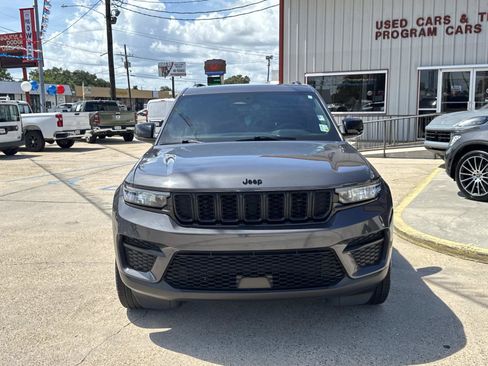Used 2024 Jeep Grand Cherokee Altitude RWD image 2