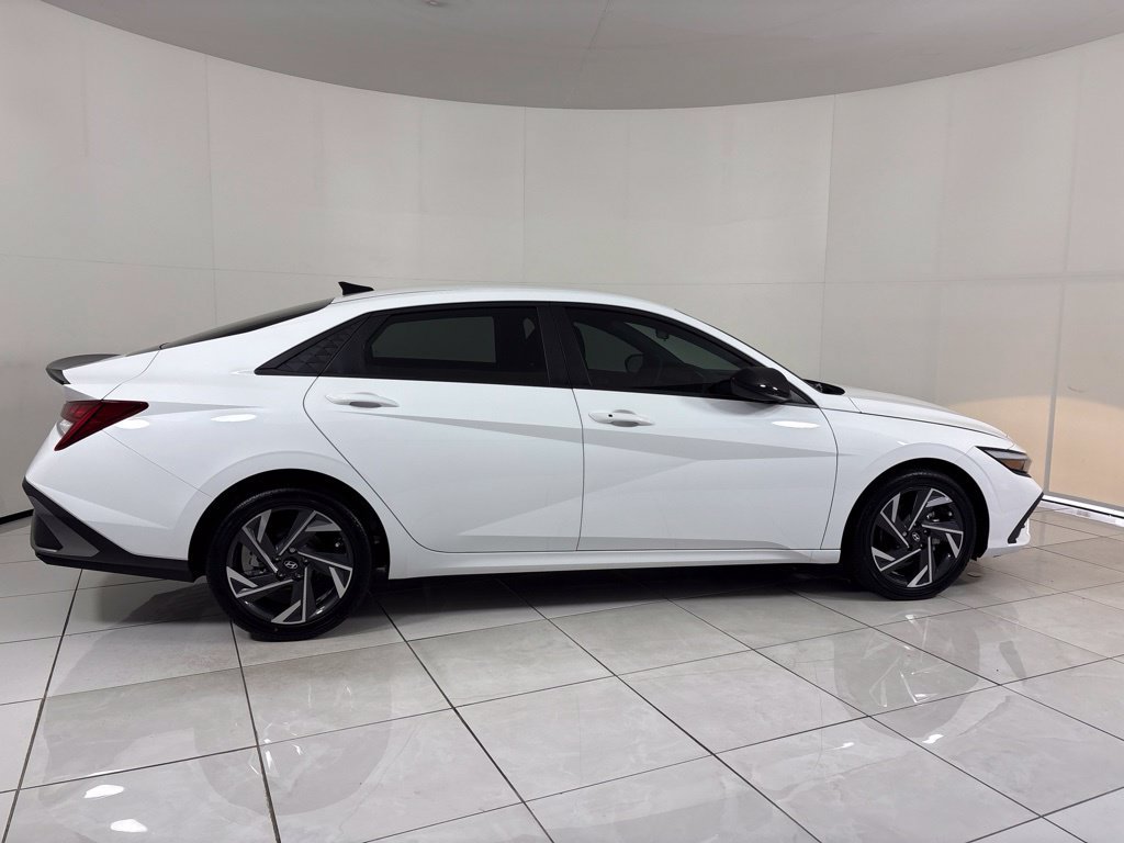 Certified 2025 Hyundai Elantra SEL FWD image 6