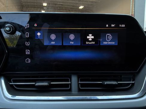 Used 2025 Chevrolet Trax LT FWD image 28