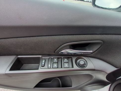 Used 2016 Chevrolet Cruze LT image 11