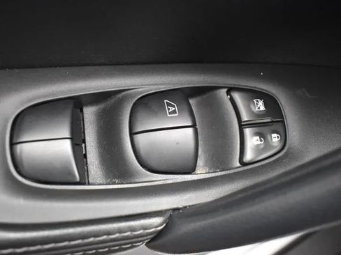 Used 2022 Nissan Rogue Sport S image 21