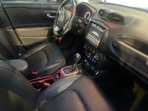 Used 2019 Jeep Renegade Trailhawk image 14