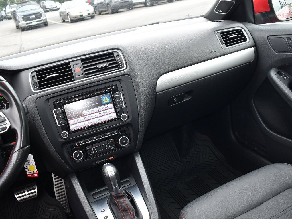 Used 2012 Volkswagen Jetta GLI FWD image 15