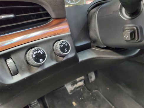 Used 2015 Cadillac Escalade Luxury image 14