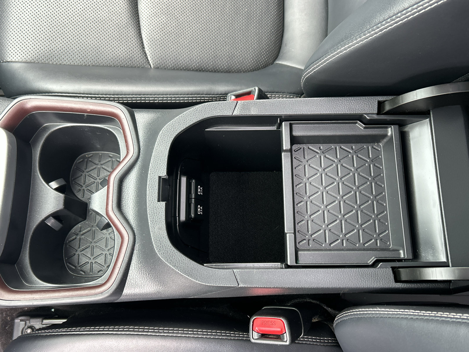 Used 2019 Toyota RAV4 Limited w/ Cold Weather Package AWD/4WD image 18