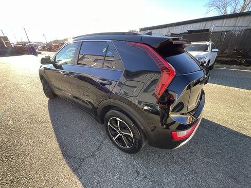 Used 2023 Kia Niro EX image 6