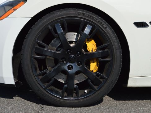 Used 2011 Maserati GranTurismo S image 34