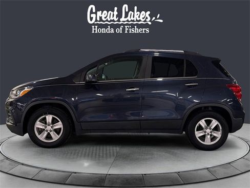 Used 2018 Chevrolet Trax LT w/ LT Convenience Package image 2