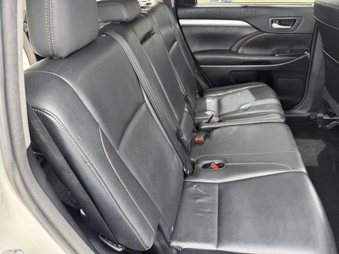 Used 2016 Toyota Highlander XLE AWD/4WD image 29