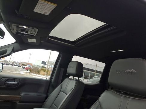 Used 2022 Chevrolet Silverado 1500 High Country w/ Z71 Off-Road Package image 6