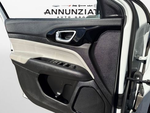 Certified 2024 Jeep Compass Limited image 28